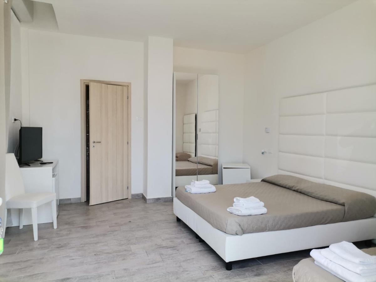 Hotel Calypso Remix Paestum Bagian luar foto
